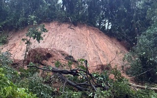 Đèo Ngoạn Mục sạt lở tại 12 vị trí, buộc phải đóng đèo