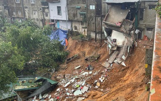 Khe Sanh xuất hiện điểm sạt lở đặc biệt nguy hiểm, sơ tán khẩn cấp nhiều hộ dân