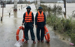 Mưa lũ chia cắt nhiều khu vực ở Gia Lai, hàng trăm hộ dân bị cô lập