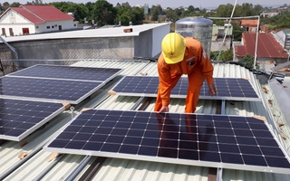 Đề xuất phạt tiền nếu lắp điện mặt trời không thông báo