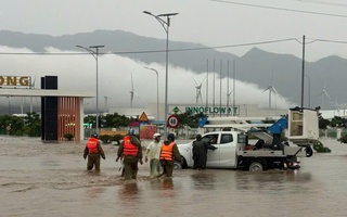 Mưa lớn trở lại, hơn 6.000 công nhân KCN Du Long tiếp tục nghỉ việc tạm thời