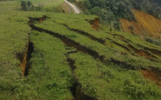 Núi phát ra tiếng nổ vang trời, lực lượng tìm kiếm 3 người nghi bị vùi phải rút lui