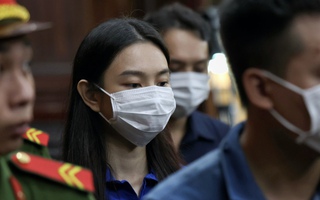 Bị cáo Nguyễn Thúc Thùy Tiên khai các bước đi đều hỏi "giám đốc Dung"