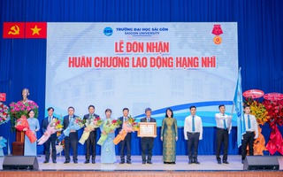 Trường ĐH Sài Gòn nhận Huân chương Lao Động hạng Nhì