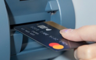 Thông tin quan trọng chủ thẻ tín dụng nên biết trước khi quá muộn