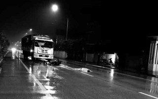 Va chạm trực diện xe tải, 2 thanh niên đi xe máy tử vong tại chỗ
