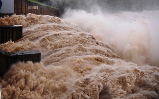 Thủy điện Sông Ba Hạ "xả lũ kỷ lục Việt Nam chưa từng có"