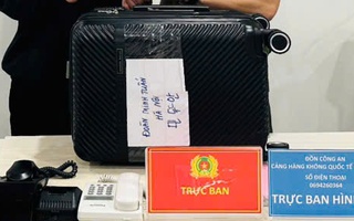 Chiếc vali màu đen, chứa 6,8 triệu won bị thất lạc tại sân bay Đà Nẵng