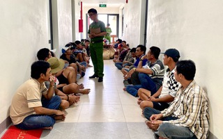 Cà Mau: 41 người cùng sát phạt bằng hình thức đá gà ăn tiền