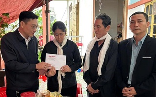 Tiếp sức người dân gượng dậy sau mưa lũ