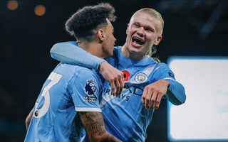 Haaland bùng nổ, Man City lên ngôi nhì Ngoại hạng