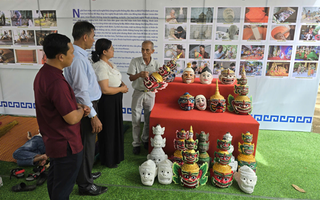 Phát huy giá trị nghề làm mũ, mặt nạ của người Khmer Trà Vinh