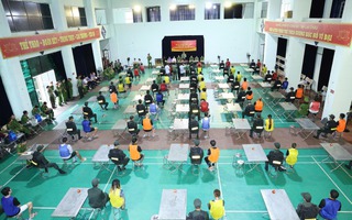 Hình ảnh bắt 66 đối tượng trong tổ chức lừa đảo tại Campuchia do “bà trùm” người Việt cầm đầu