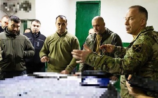 Tổng tư lệnh Ukraine đích thân đến “lò lửa” Pokrovsk, chỉ huy đặc nhiệm trấn thủ