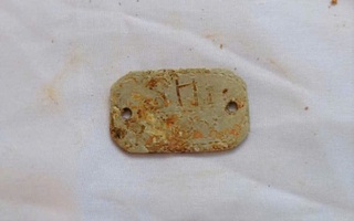 Tìm thấy hài cốt liệt sĩ kèm biển nhôm khắc ký hiệu rất quan trọng