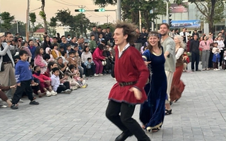 Lễ diễu hành nghệ thuật đường phố Ninh Bình - dấu ấn đẹp tại Festival sân khấu thử nghiệm