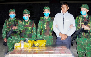 Vận chuyển 32 bánh heroin để nhận thù lao 50 triệu đồng