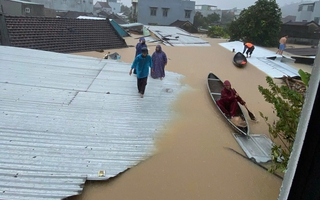 Lũ trên 2 sông ở Đắk Lắk và Khánh Hòa vượt lịch sử 1993 và 1986, bao giờ miền Trung mới giảm mưa?