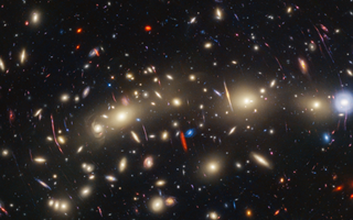 Ánh sáng đầu tiên của vũ trụ đã chạm đến Trái Đất?