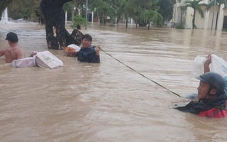 Lũ ở các sông miền Trung diễn biến thế nào khi trời vẫn mưa vừa, mưa to?