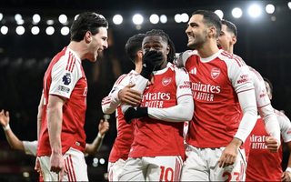 Eze Eberechi lập hat-trick lịch sử, Arsenal đại thắng derby Bắc London