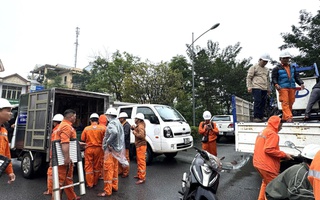 Huế chọn 62 công nhân điện có sức khỏe tốt nhất gấp rút vào tâm lũ Đắk Lắk