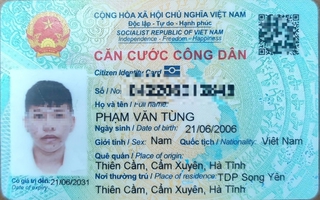 Nam thanh niên từ bên ngoài đi vào Bệnh viện Bà Rịa rồi bất ngờ nhảy từ tầng 3 xuống