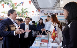 Tưng bừng giao lưu hữu nghị Việt Nam - Mỹ