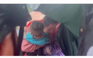 Chia sẻ xúc động cộng đồng mạng của Bí thư Đảng ủy xã Hòa Thịnh về lũ lụt