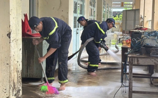 Công an TPHCM chi viện khẩn cấp hỗ trợ bà con vùng lũ