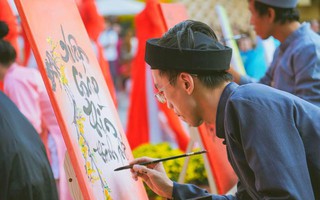 Nghĩ về nghề viết thư pháp Việt