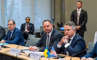 Châu Âu muốn mời Nga tái gia nhập G8, Mỹ xem xét chuyển Tomahawk cho Ukraine