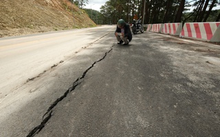 Đèo Prenn lại xuất hiện sạt lở, xuất hiện vết nứt dài