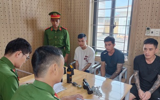 Nhóm đối tượng tra tấn nữ nhân viên quán karaoke vì "không nghe lời"