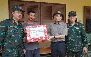 TP HCM sẻ chia kịp thời để người dân vùng lũ sớm ổn định cuộc sống