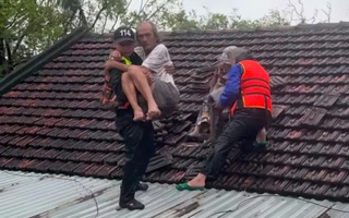 "Trái tim miền Trung" tiếp nhận 431 triệu đồng từ 2 vợ chồng ở Nha Trang