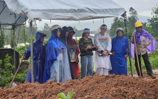 Tin đồn thất thiệt gây thêm mất mát, hệ lụy trong lũ dữ