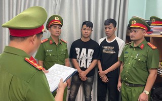 Khởi tố 2 thanh niên chém người chỉ vì "đi ra, đi vào"