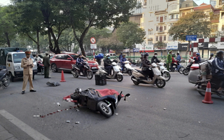 Va chạm với xe khách, nữ sinh viên đi xe máy tử vong