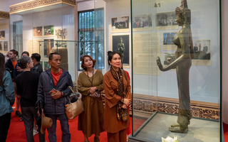 Kiến tạo bản sắc riêng