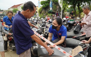 Ấm lòng nhiều điểm sửa xe miễn phí cho người dân vùng lũ lụt Khánh Hòa