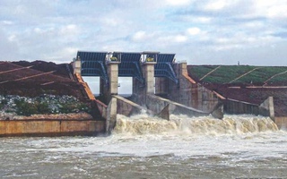 Sáng nay 27-11, cả 3 hồ chứa nước ở TP HCM cùng xả lũ