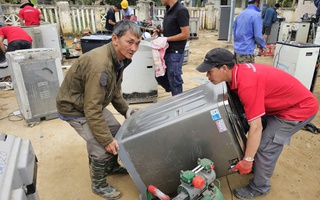 Thợ điện lạnh TPHCM sửa máy lạnh, máy giặt miễn phí cho bà con vùng lũ