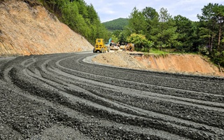 Khẩn trương làm đường tạm đèo Mimosa để kịp thông xe trở lại ngày 30-11