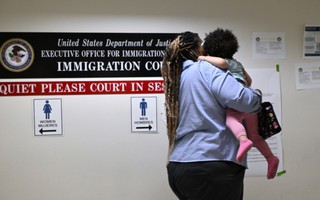 Mỹ tiếp tục siết nhập cư