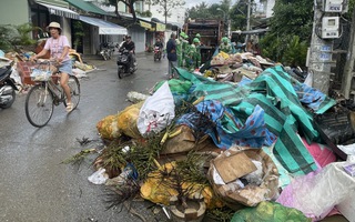 Rác thải sau lũ gây ô nhiễm nghiêm trọng, lo nguy cơ dịch bệnh