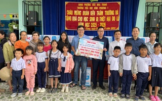 Chương trình “Triệu tập vở cho học sinh vùng bị thiên tai”: Tiếp sức học sinh vùng lũ đến trường