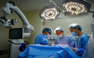 Nhức đầu kéo dài, đi khám mới phát hiện khối u lớn như quả cam