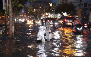 Triều cường ở Cần Thơ vượt báo động III, lo ngại nguy cơ ngập sâu