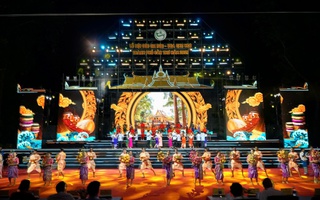 TP Cần Thơ rực rỡ trong đêm khai hội Ok Om Bok – Đua ghe ngo